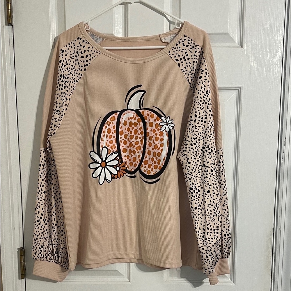 Leopard Pumpkin Graphic Long Sleeve Top